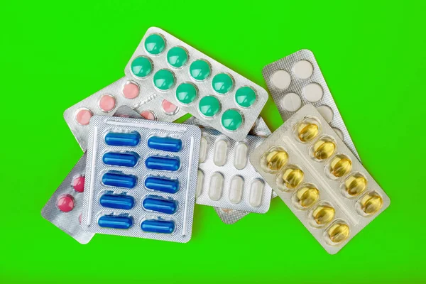 Grupo de medicamentos farmacéuticos y píldoras medicinales en paquetes — Foto de Stock