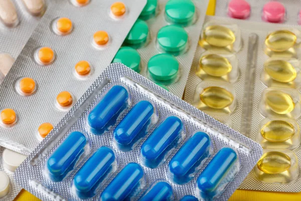 Группа фармацевтических препаратов и лекарственных таблеток в упаковке Стоковое Изображение