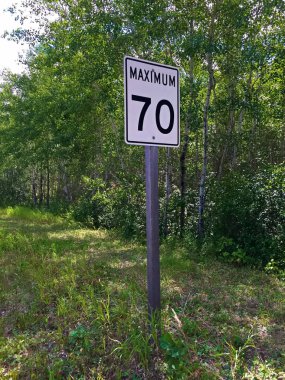 Maximum Seventy Kilometer Per Hour Sign clipart