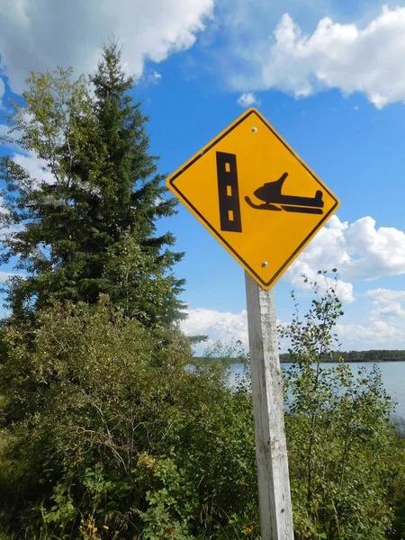 Snowmobile Crossing Sign During the Summer — Stock Photo, Image