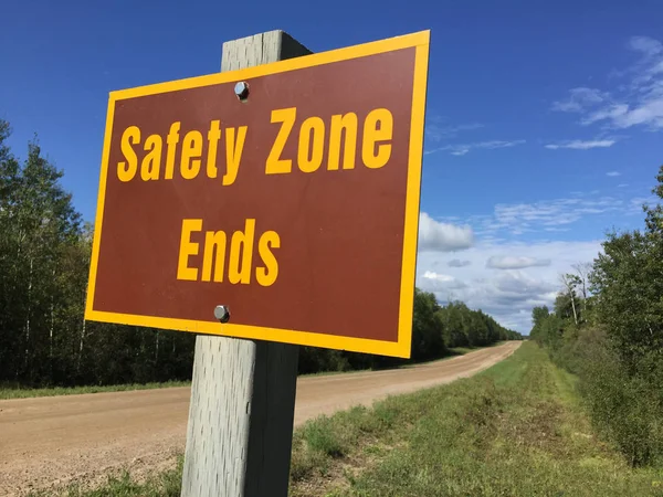 Safety Zone Ends Sign in Rural Area — Stock Photo, Image