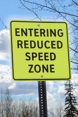 Girme hız bölgesi işareti azaltılmış