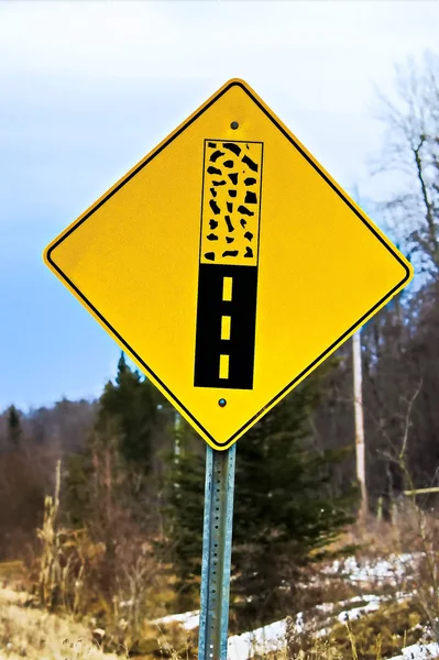 Bruk kończy znak ostrzegawczy na plecach drogowego — Zdjęcie stockowe
