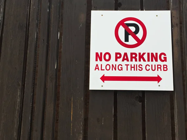 No hay estacionamiento a lo largo de señal de acera —  Fotos de Stock