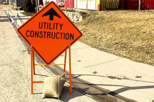 Temporary utility construction ahead sign beside a sidewalk — Stock Photo, Image