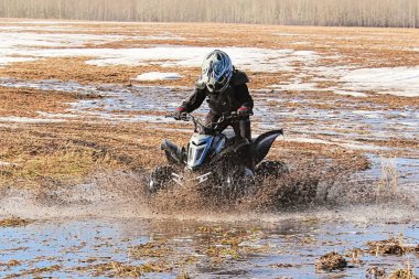 Çocuk büyük bir sıçrama ile onun dört oluşturma