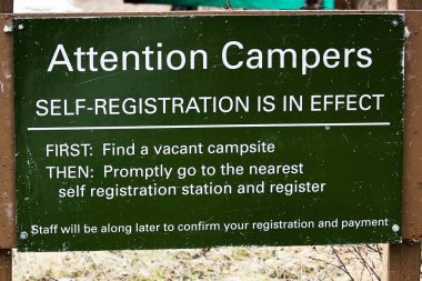 Kamp kendi kendine kayıt talimatları işareti