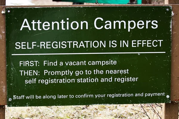 Camping auto registro instrucciones firmar —  Fotos de Stock