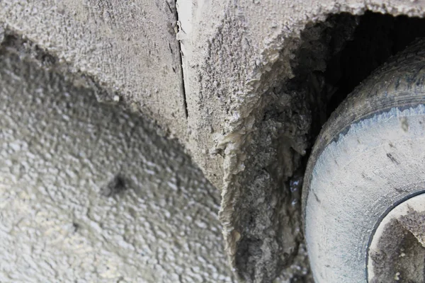 Wheel well of a vehicle covered in clay — Stock Photo, Image