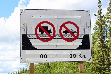 Buz yollar kapalı gösteren bir işaret