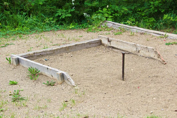 Paletti di ferro di cavallo in una zona sabbiosa — Foto Stock