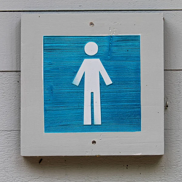 एक लकड़ी नीला पुरुष बाथरूम चिह्न — स्टॉक फ़ोटो, इमेज