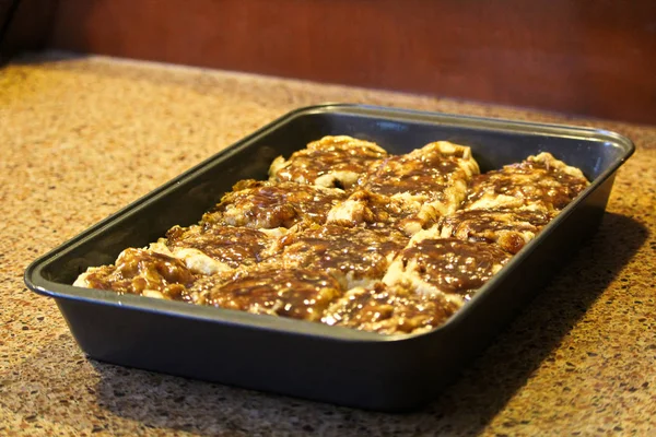 Gluten vrije kaneel broodjes te worden gebakken — Stockfoto