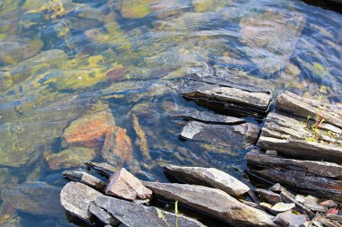 Split kayalar Kanada kalkan sular kenarı boyunca
