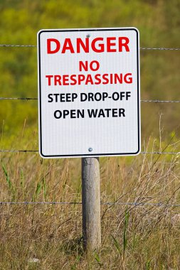 Tehlike hiçbir dik bırakma açık su işareti izinsiz