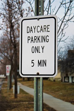 Bir kreş park sadece 5 dakikalık işareti