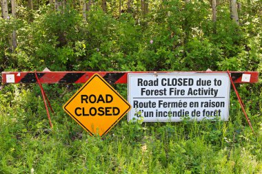 Yangın faaliyeti tabelası nedeniyle bir yol kapatıldı