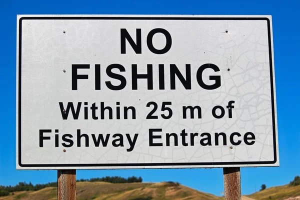 A Nenhuma pesca dentro de 25m do sinal de entrada de Fishway — Fotografia de Stock