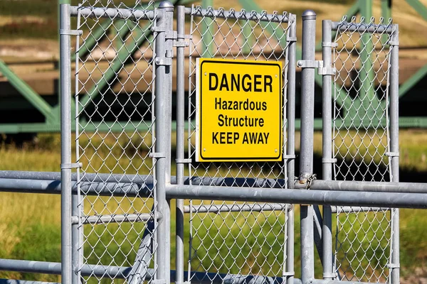 Bir tehlikeli tehlike yapısı uzakta bu tutmak işaret