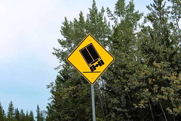 A truckers warning sign about tipping hazards — Stock Photo, Image