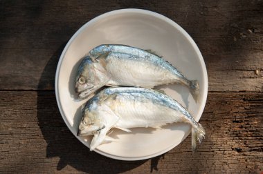 uskumru fry cutboard üzerinde