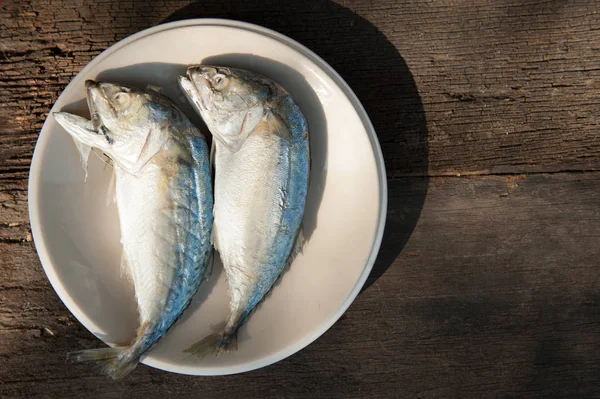 Makrill stek på cutboard — Stockfoto