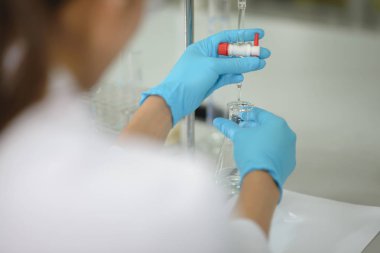 ekipman ve bilim deneyleri ile bilim adamı