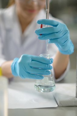 ekipman ve bilim deneyleri ile bilim adamı