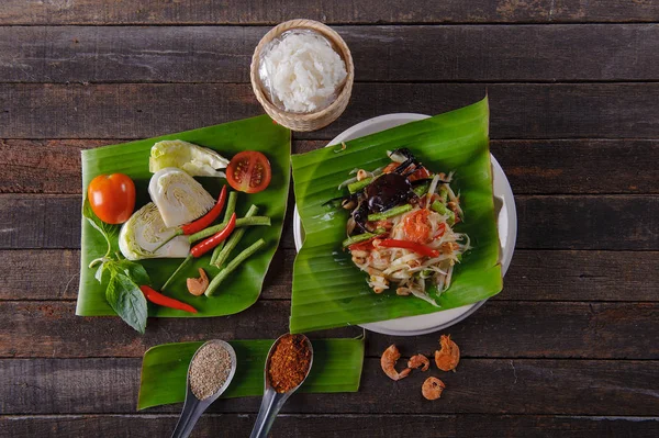 Baharatlı papaya salatası tuzlu Yengeç, Somtam