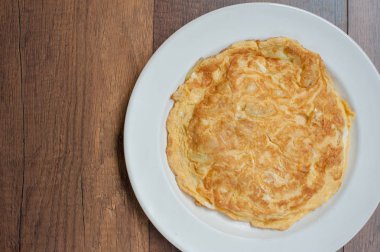 Tay tarzı omlet soğan ile