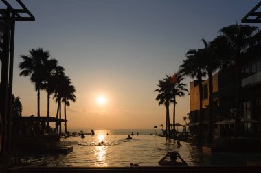 Bir plaj tatil şaşırtıcı günbatımı