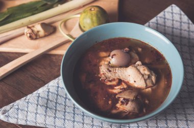 Tom Yum tavuk Tom Yum Tayland lezzetli yemeğidir