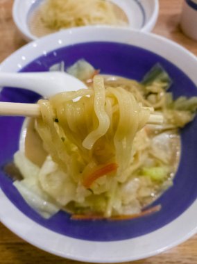 Soba ve domuz eti Japon şehriye gıda tarzı