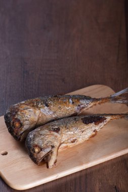 Kızarmış uskumru balığı Tay tarzında