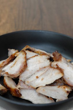 kömür haşlanmış domuz eti boyun