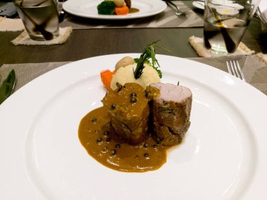 Tuzlu patates soslu domuz eti biber Sos ile