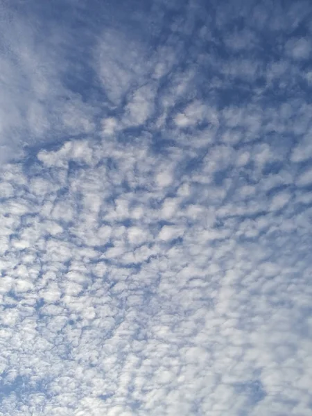 空、青い空と雲 — ストック写真