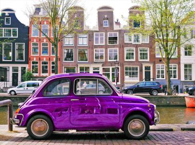 Amsterdam mı? Retro araba. Fiat