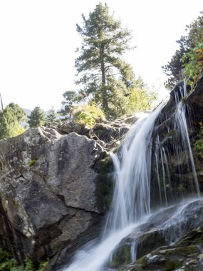 Temiz dağ Bahar, şelale