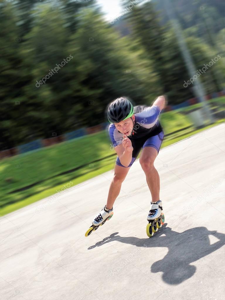 Roller konkings, speed skating, a man on rollers. Rollerblading
