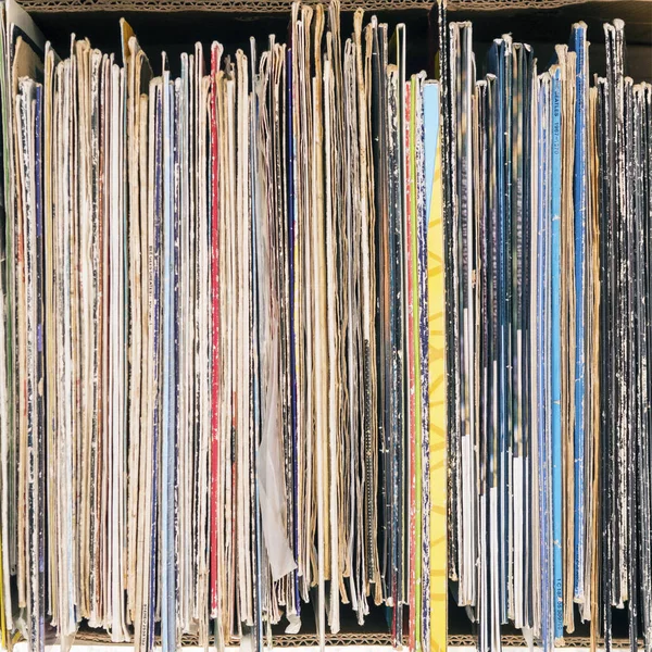 Bit pazarı. Vinil kayıtlar.