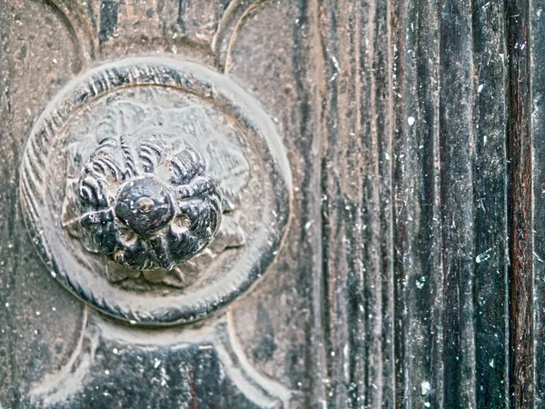 Old door with carved details — Stock Photo, Image