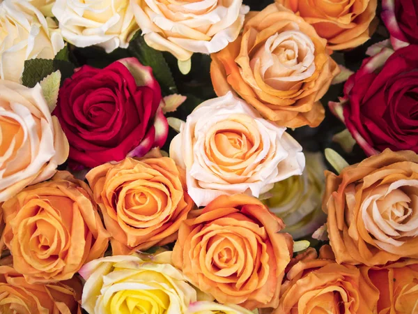 Çay gül buketi. Pembe, kırmızı, beyaz, mavi, sarı