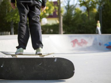 Hileler kaykay. Paten Parkı. Rampa.