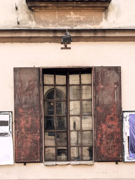 Windows, metal shutters, wall — Stock Photo, Image