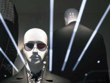 Erkek manken, satış, Black Friday alışveriş,