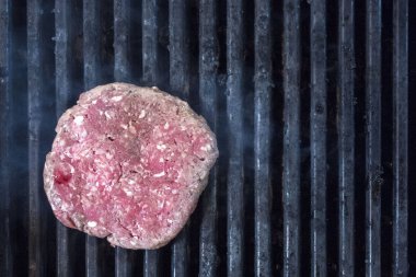 bir ızgara ızgara burger pirzola