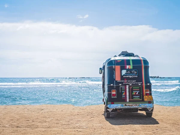 Sri Lanka Galle Kasım 2019 Tuktuk Sahilde Tuktuk Tekerlekli Bir Stok Fotoğraf