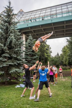 Yaz Gençliği Jimnastik Atlama Köprüsü Park Spor Salonu Kızları