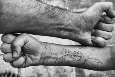 Baba ve oğul birlikte. Baba ve oğulun elleri